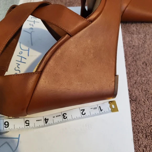 Jessica Simpson Brown/Tan Wedges, zipper in the back of heel size 9 - Picture 2 of 6